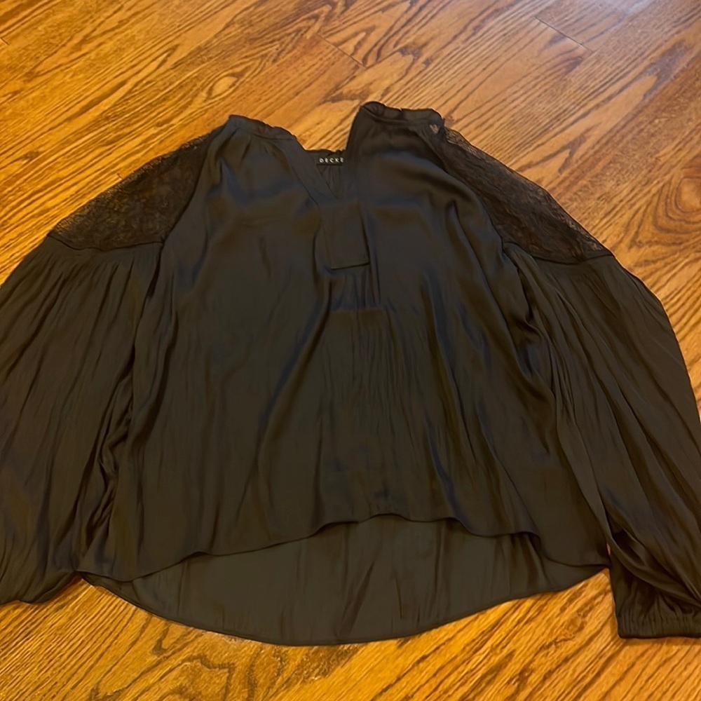 Decker Woman’s Black Top With Lace Accents Size M